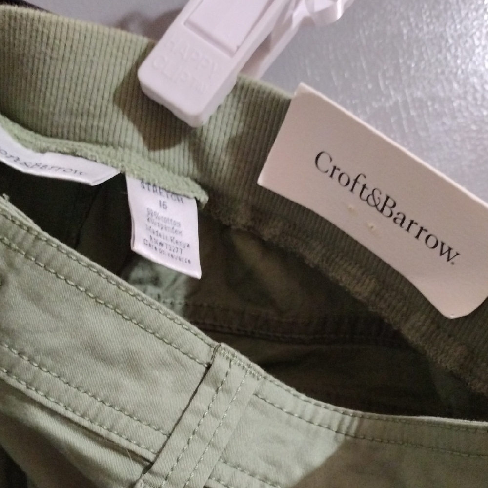 NWT Croft & Barrow Olive Capris - Picture 2 of 7